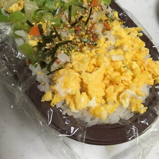 お弁当に☆大根の葉っぱ炒めと卵とふりかけご飯☆